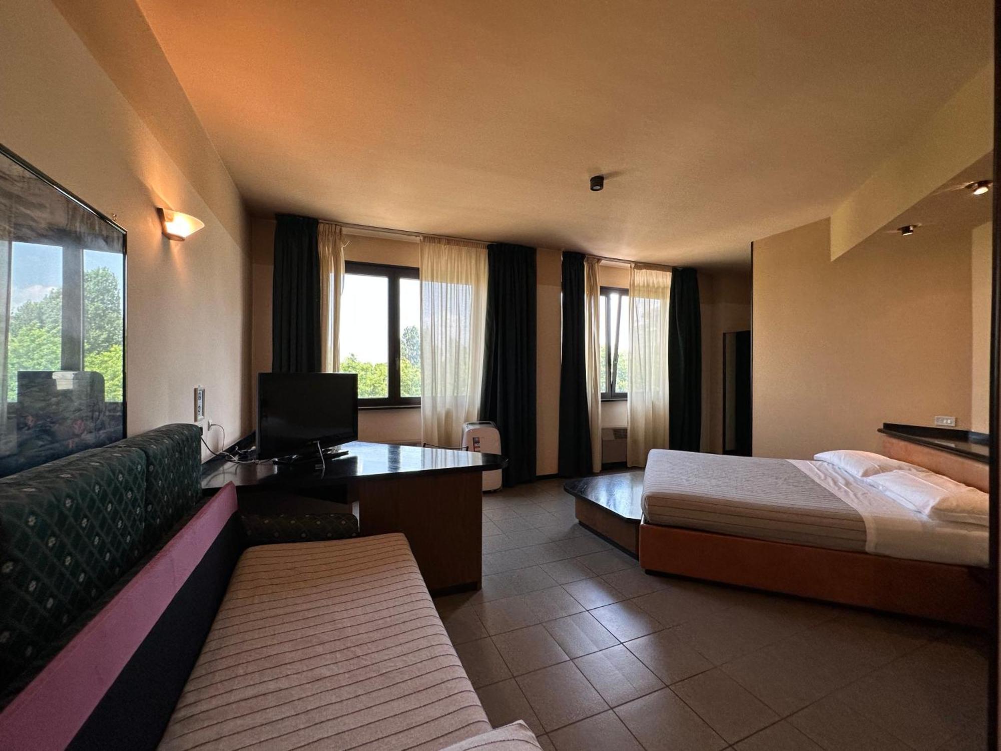 Hotel Griselda Saluzzo Bagian luar foto