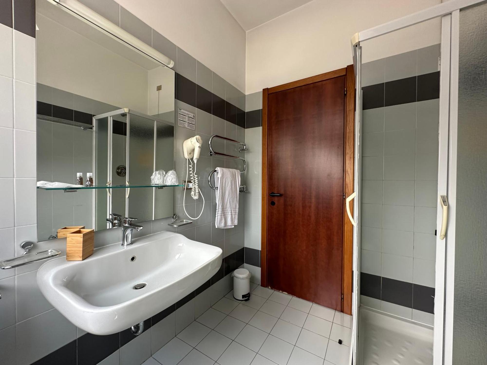 Hotel Griselda Saluzzo Bagian luar foto