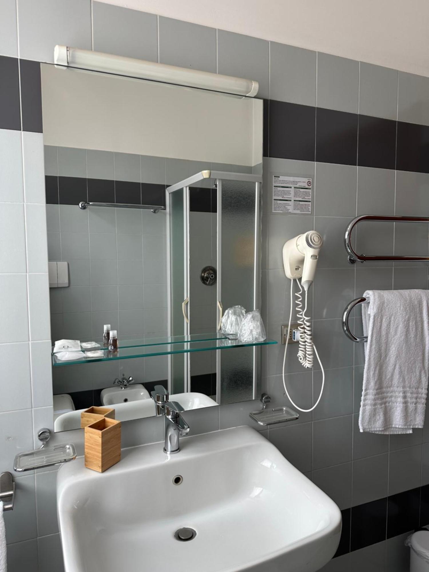 Hotel Griselda Saluzzo Bagian luar foto