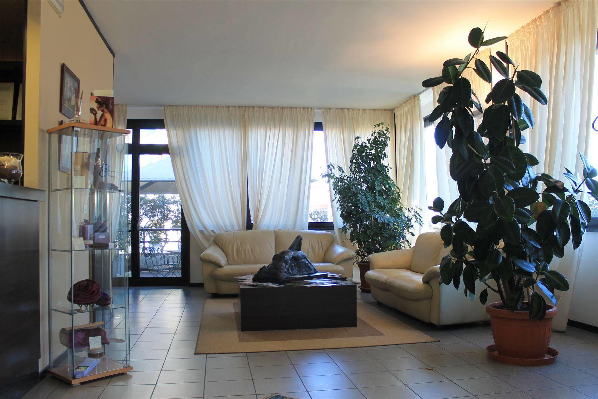 Hotel Griselda Saluzzo Bagian luar foto