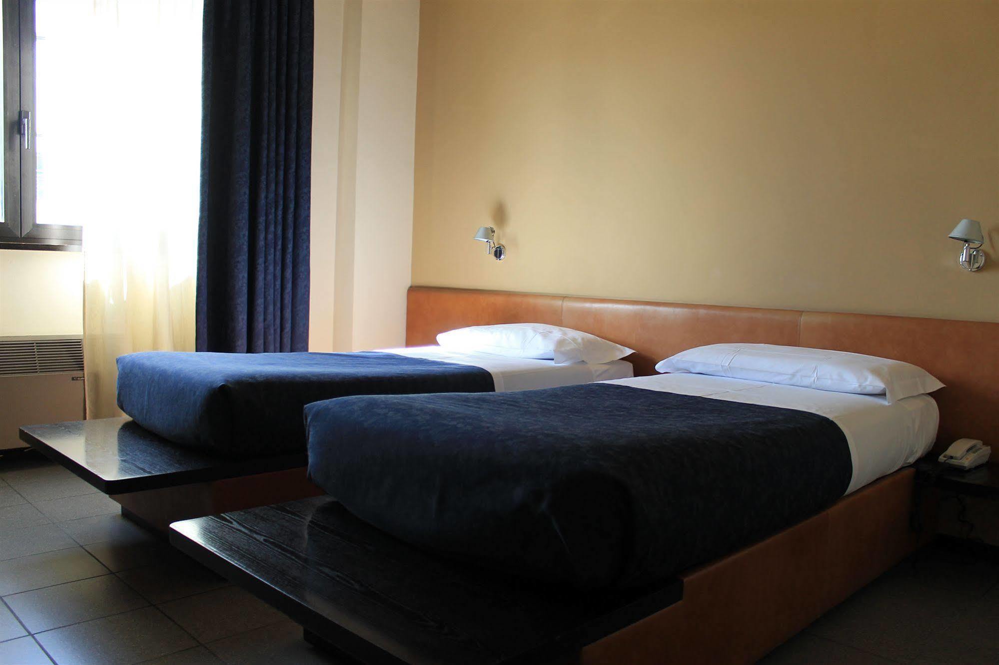 Hotel Griselda Saluzzo Bagian luar foto