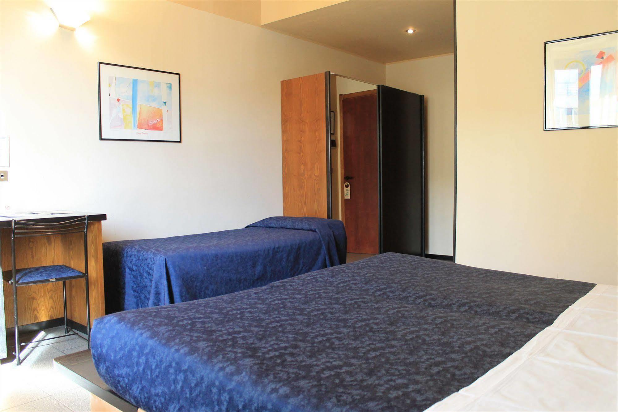 Hotel Griselda Saluzzo Bagian luar foto